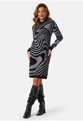 ray-l-s-knit-dress-aop-3