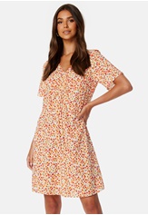 nya-ss-v-neck-short-dress-cloud-dancer-aop-fl