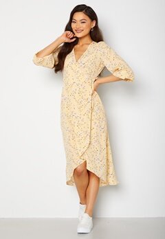 Happy Holly Ria high low dress Light yellow / Patterned bubbleroom.dk