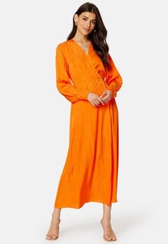 SELECTED FEMME Abienne Satin Wrap Dress Orangeade
 bubbleroom.dk
