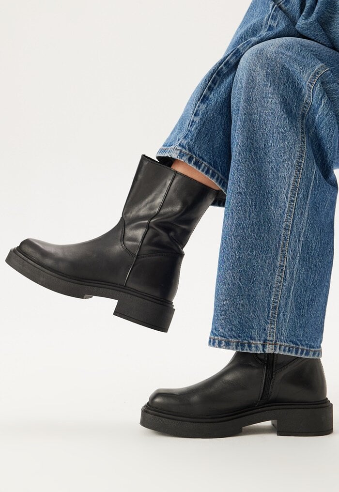 BUBBLEROOM Leather Chelsea Boots