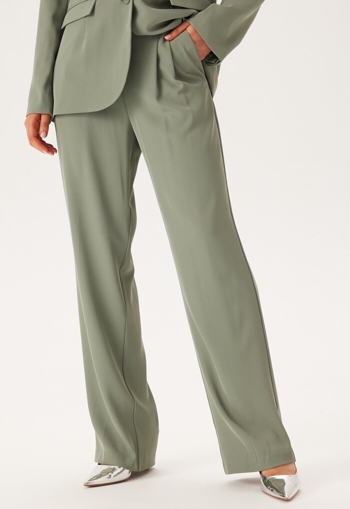 BUBBLEROOM Straight Leg Pleated Suit Pants 