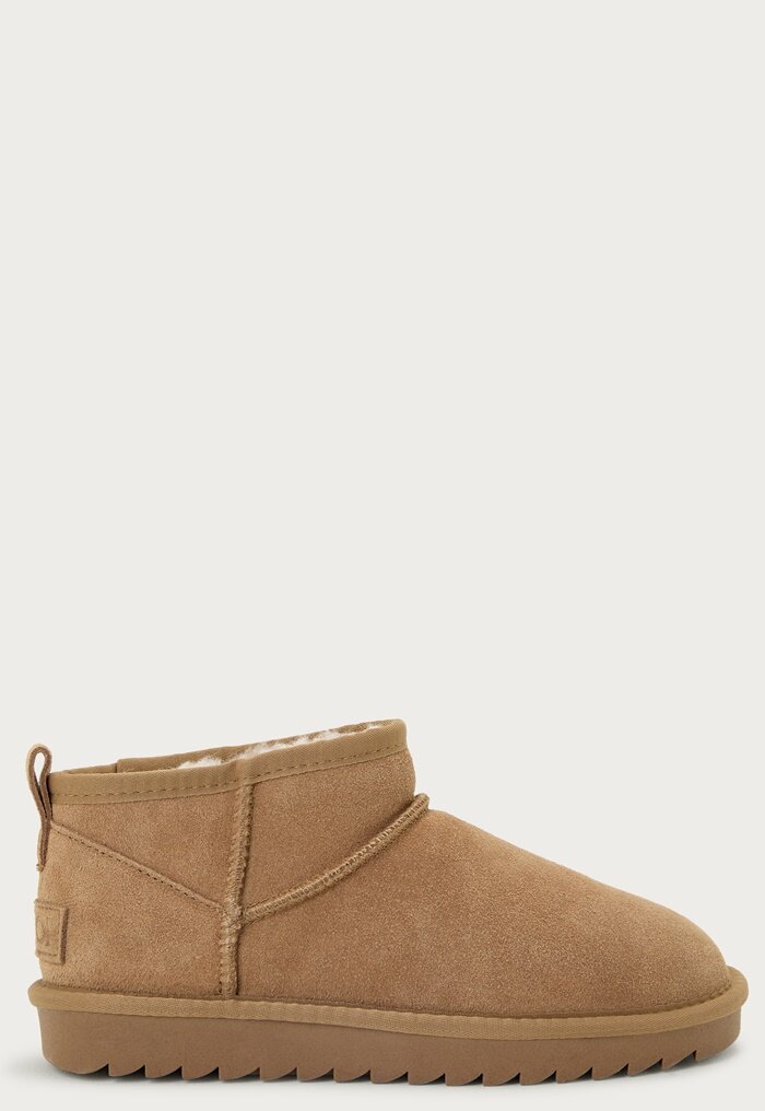 Colors of California Short Winter Boot In Suede