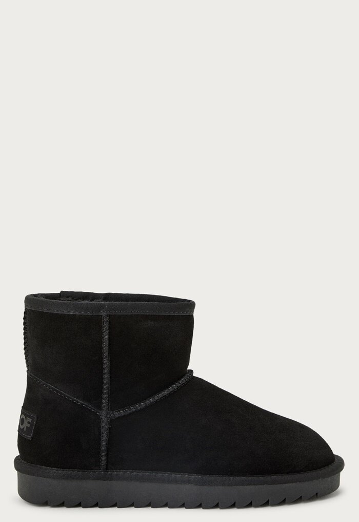 Colors of California Winter Boot In Suede