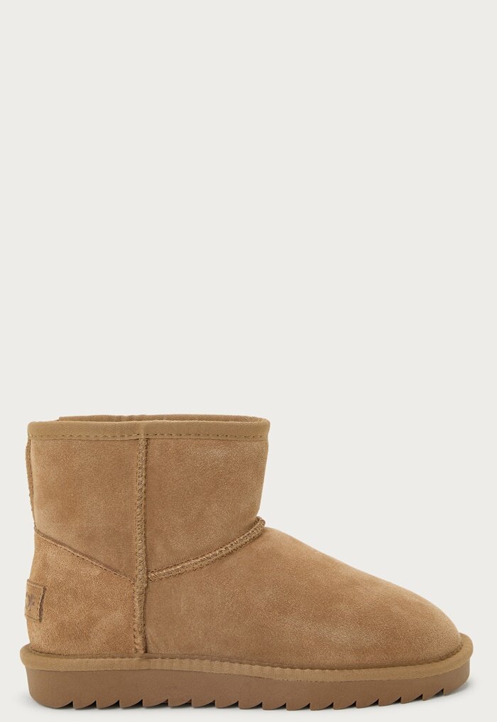 Colors of California Winter Boot In Suede