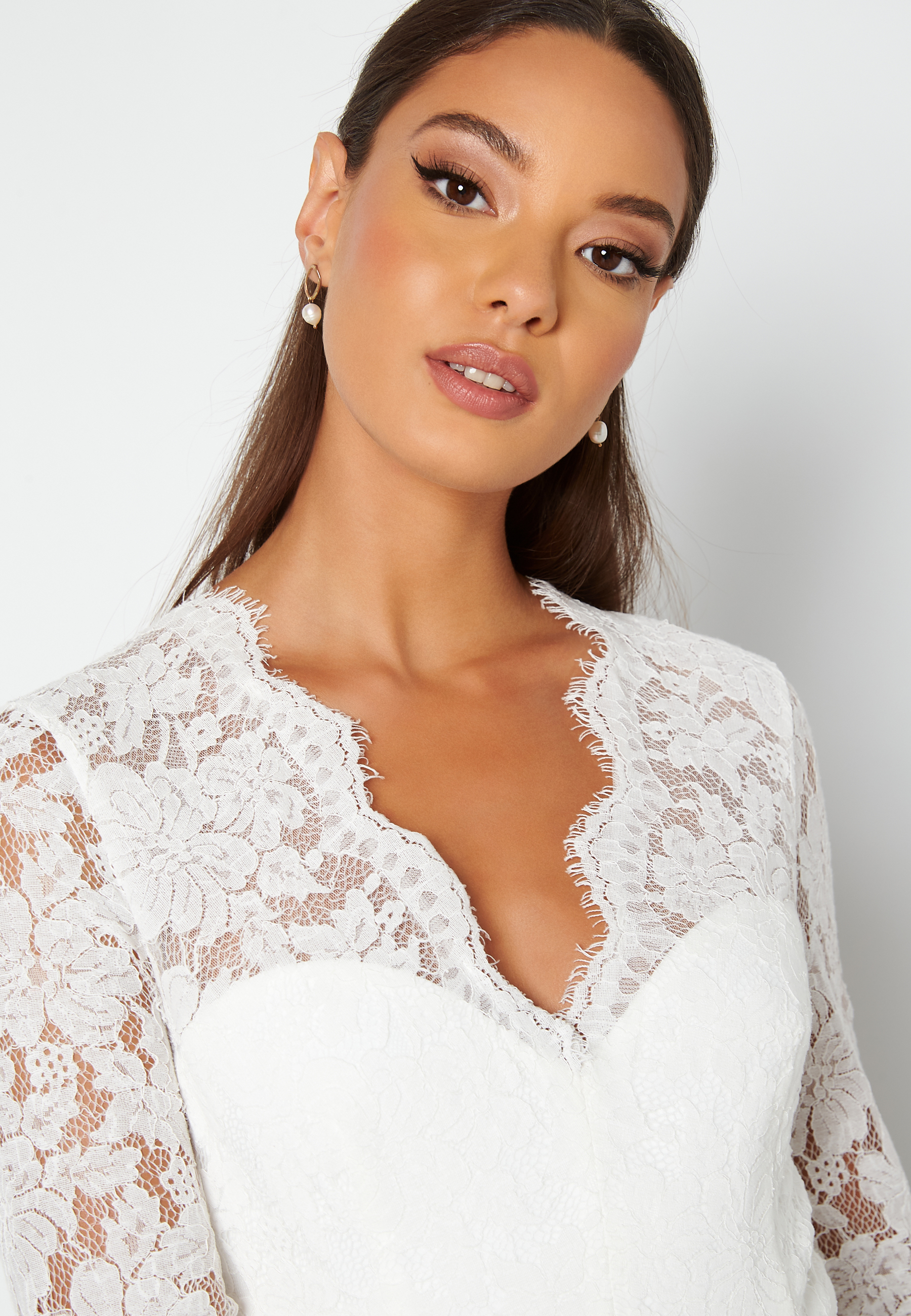 Chiara lace gown White - Bubbleroom