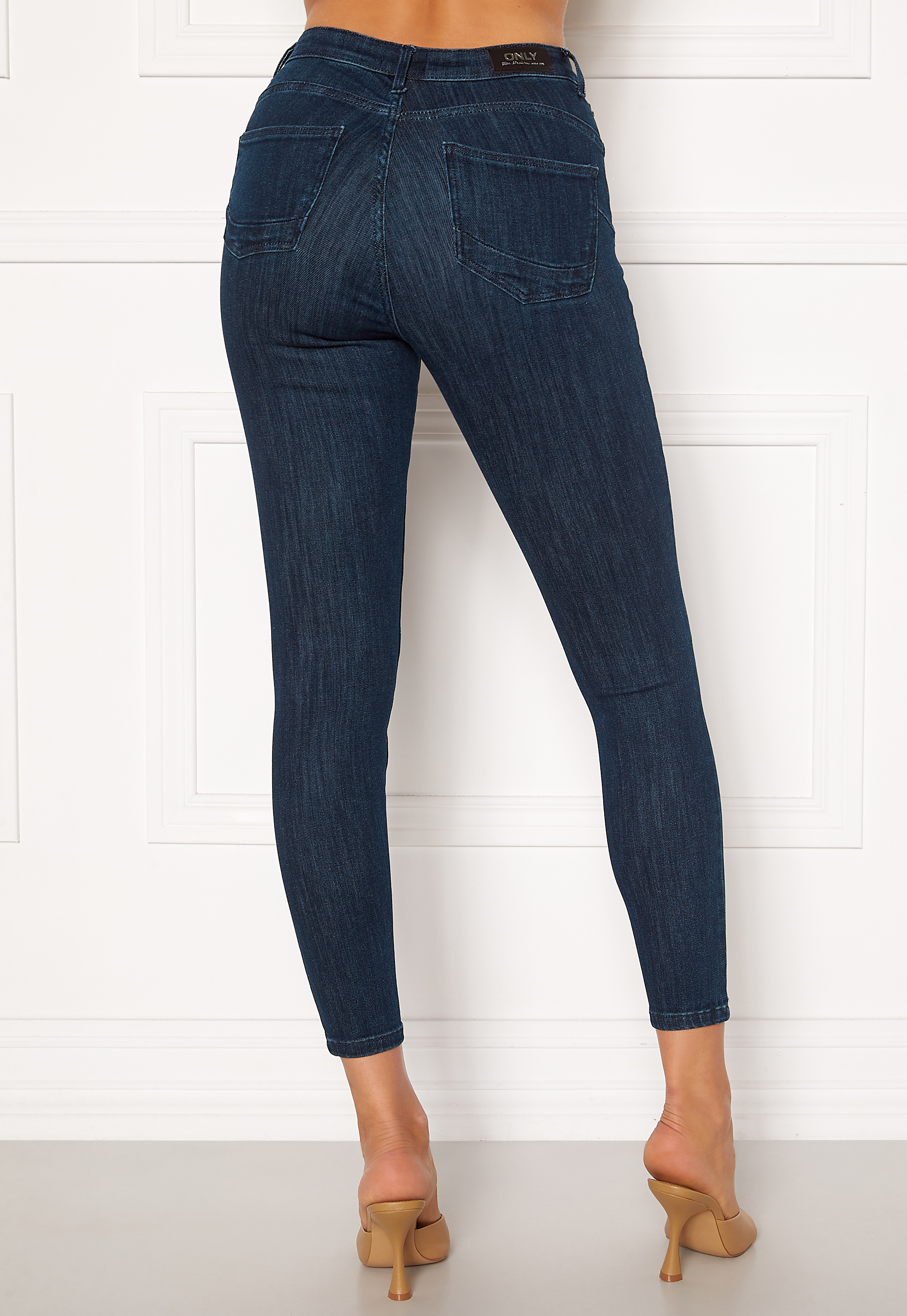 Inhibere At accelerere Excel ONLY Power Life Mid Push Up Jeans Dark Blue Denim - Bubbleroom